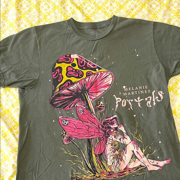 Hot Topic Melanie Martinez T-Shirt, EUC, Large, bundle from my closet to save! - Picture 1 of 8